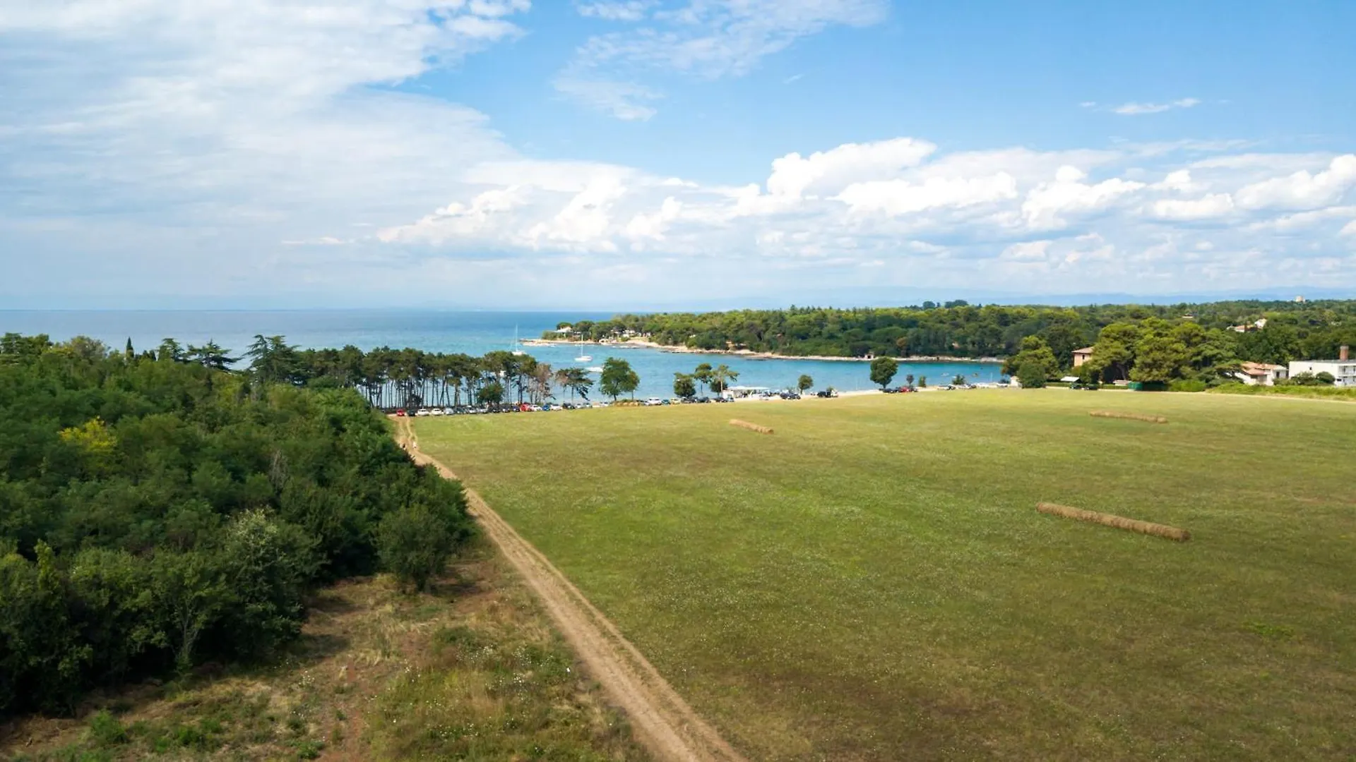 Baden Resort Basanija, Umag-With Sea View, Parking And 300M From The Beach Apartament
